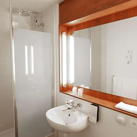 Otel Campanile 3*