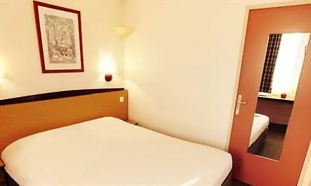 Otel Campanile