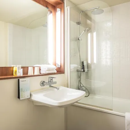 Otel Campanile 3*